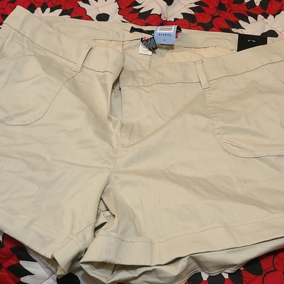 torrid | Shorts | Khaki Torrid Shorts 